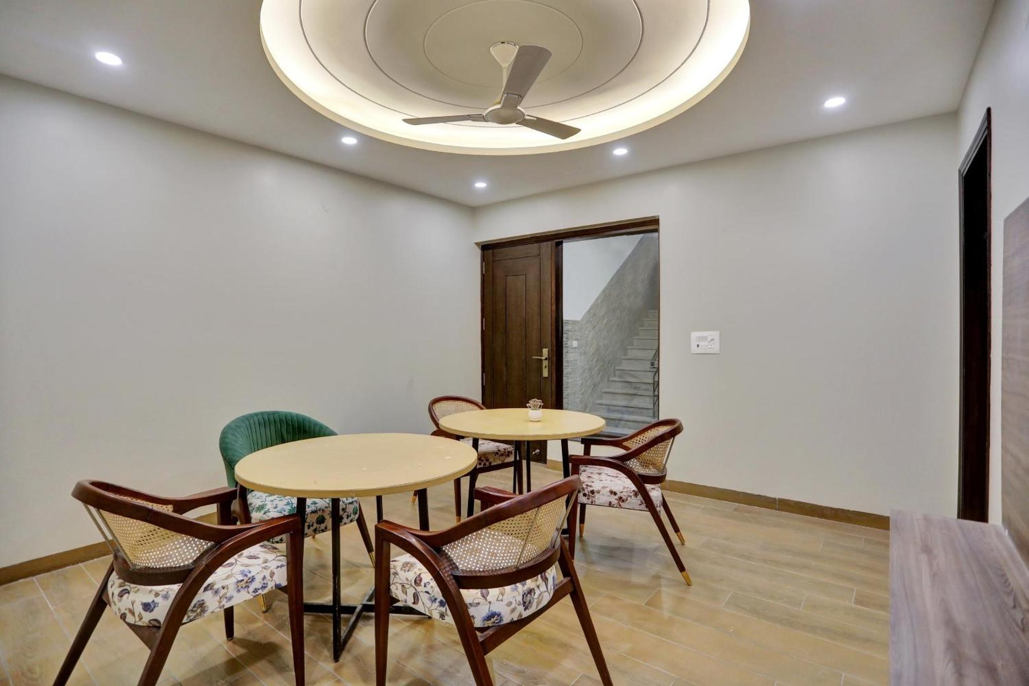 Townhouse Xanthe Hotel โนอิดา ภายนอก รูปภาพ